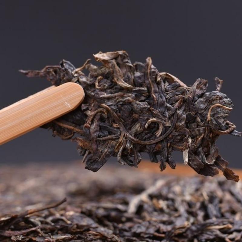 Чайный пирог «Ранняя весна» Пуэр 400г MENGKU Rongshi Mu Ye Chun Pu'er Tea