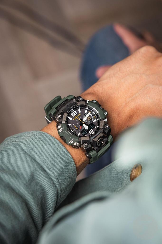 Casio Кварцевые часы с ремешком из нержавеющей стали, мужские, в военном стиле, GWG-B1000-3AER, зеленые,