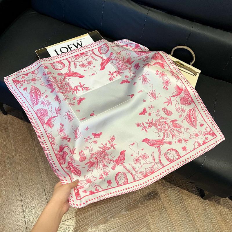 Retro silk scarves for women's new high-end accessories, neck small square scarf, scarf waist, fashionable and versatile, and gifts can be given.