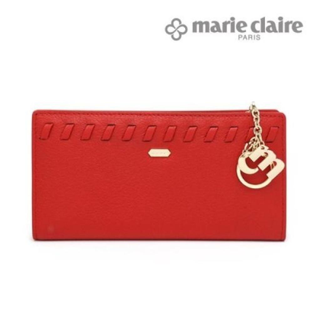 Mari eclaire's slim long wallet made of cowhide leather with ample storage space