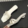 Летняя мода узкие полоски странный стиль низкие каблуки тапочки квадратный носок вечерние пляжные женские сандалии шлепанцы обувь