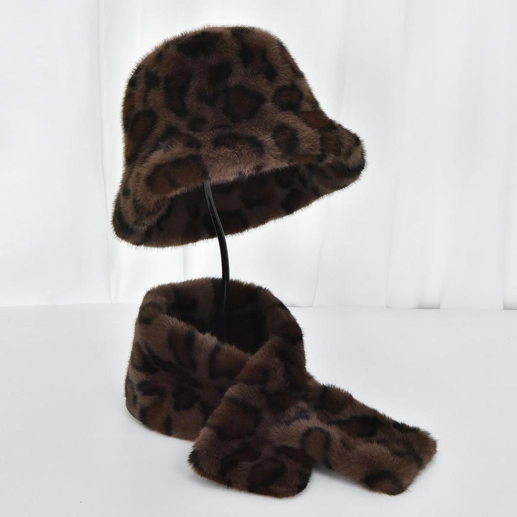 A European and American Style Fisherman Hat Set Imitating Mink Environmentally Friendly Fur Scarf for Women In Winter Leopard Print Color