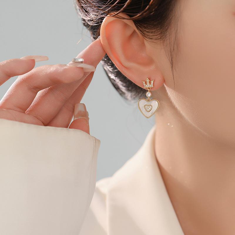 Crown Love Earrings, High-End Foreign Peach Heart Earrings, Niche Design, Heart-Shaped Earrings.