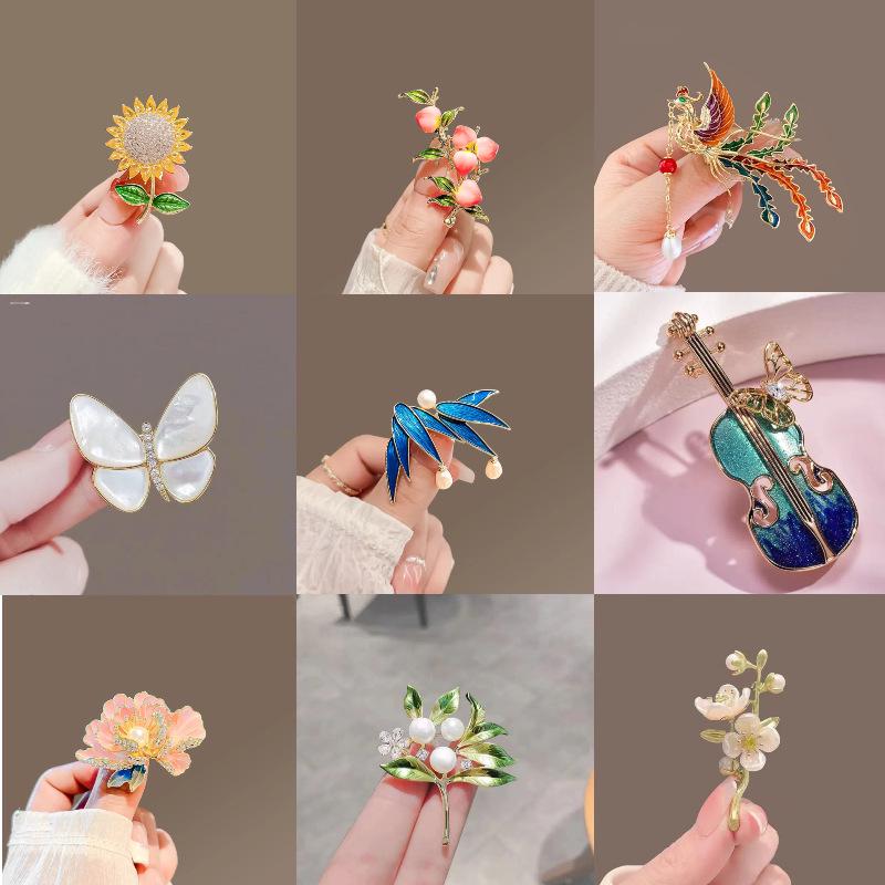 Sunward Growth Sunflower Brooch: Elegant Women's Corsage Pin for College Entrance Suits
