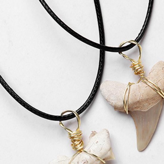 Привлекательное ожерелье Тонкая работа Сплав Подвеска в форме зуба акулы Ожерелье для повседневной носки