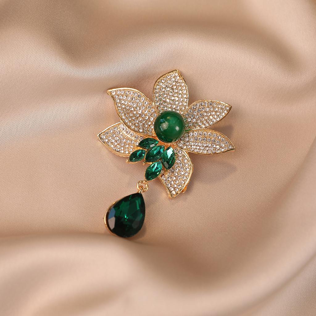 Elegant Lotus Tassel Brooch Design Sense Niche Accessory Brooch Women's Anti-glare Brooch