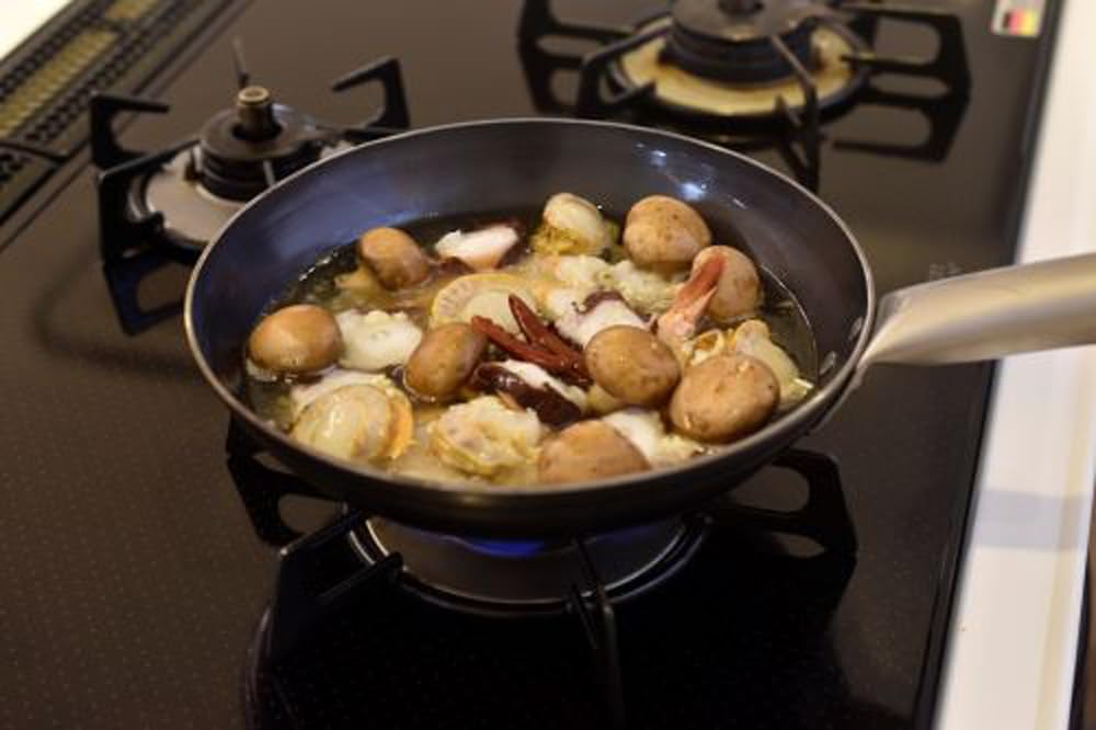 Продвинутая дверь Yamada Industries HANAK0 Кованая титановая ручка Сковорода 26см (Плоский) HF-26