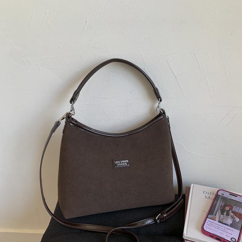 Матовая ретро сумка женская большой вместимости 2025 новая осенне-зимняя повседневная сумка-мессенджер нишевая на плечо подмышку сумка-ведро