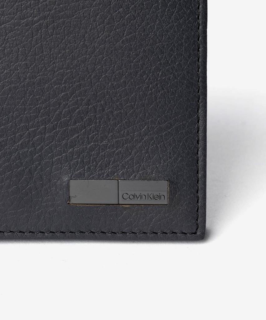 Кошелек 31CK130031 КАРМАН ДЛЯ БАНКНОТ [Calvin Klein] Складывающийся вдвое С ОТДЕЛЕНИЕМ ДЛЯ МОНЕТ Мужской ЧЕРНЫЙ/Черный [Б/У]