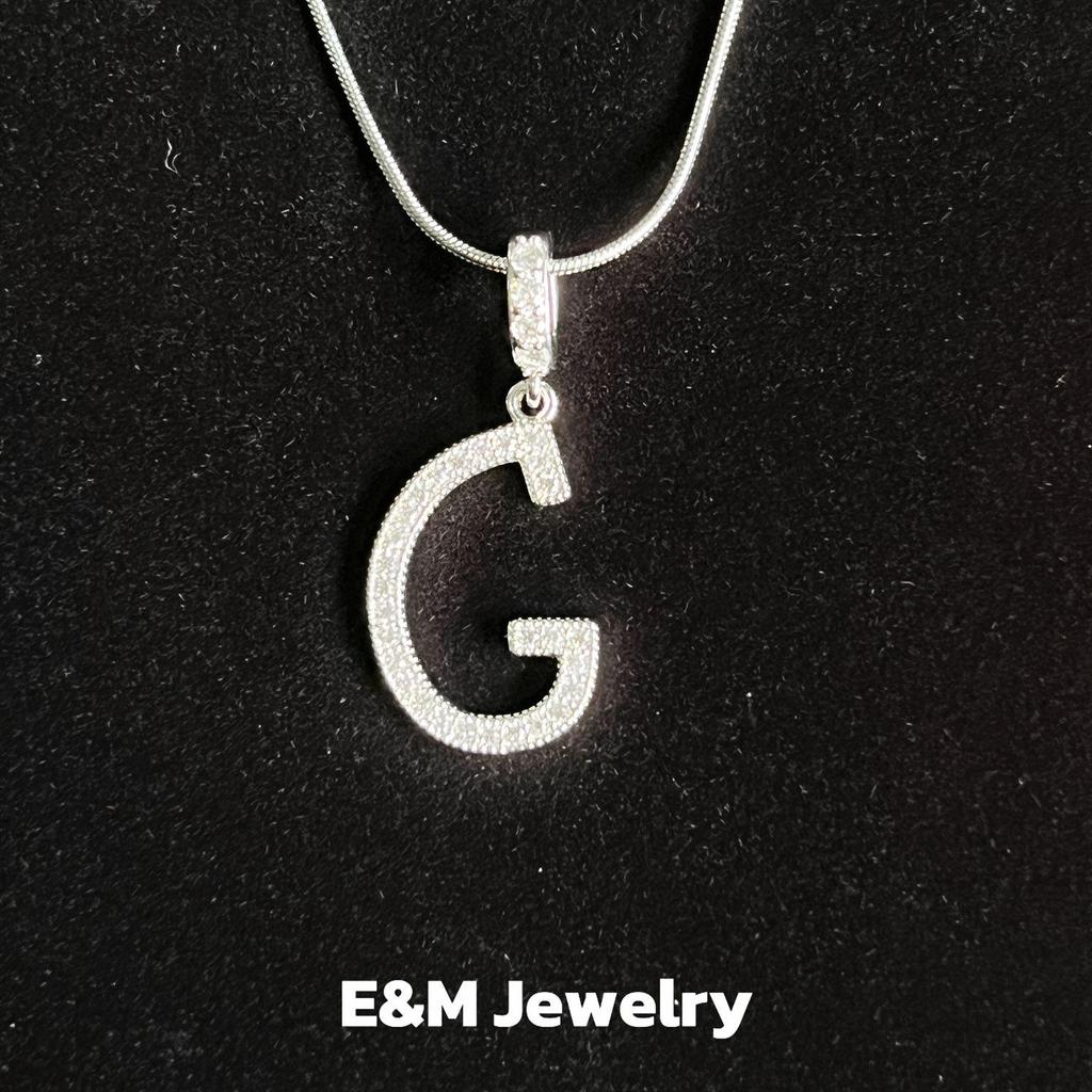 Королевский двор - Ожерелье в стиле «Дрянные девчонки» - Набор подвесок: Крест, Корона и Римская цифра, полностью покрытых цирконием - Роскошный позолоченный медный чокер для женщин