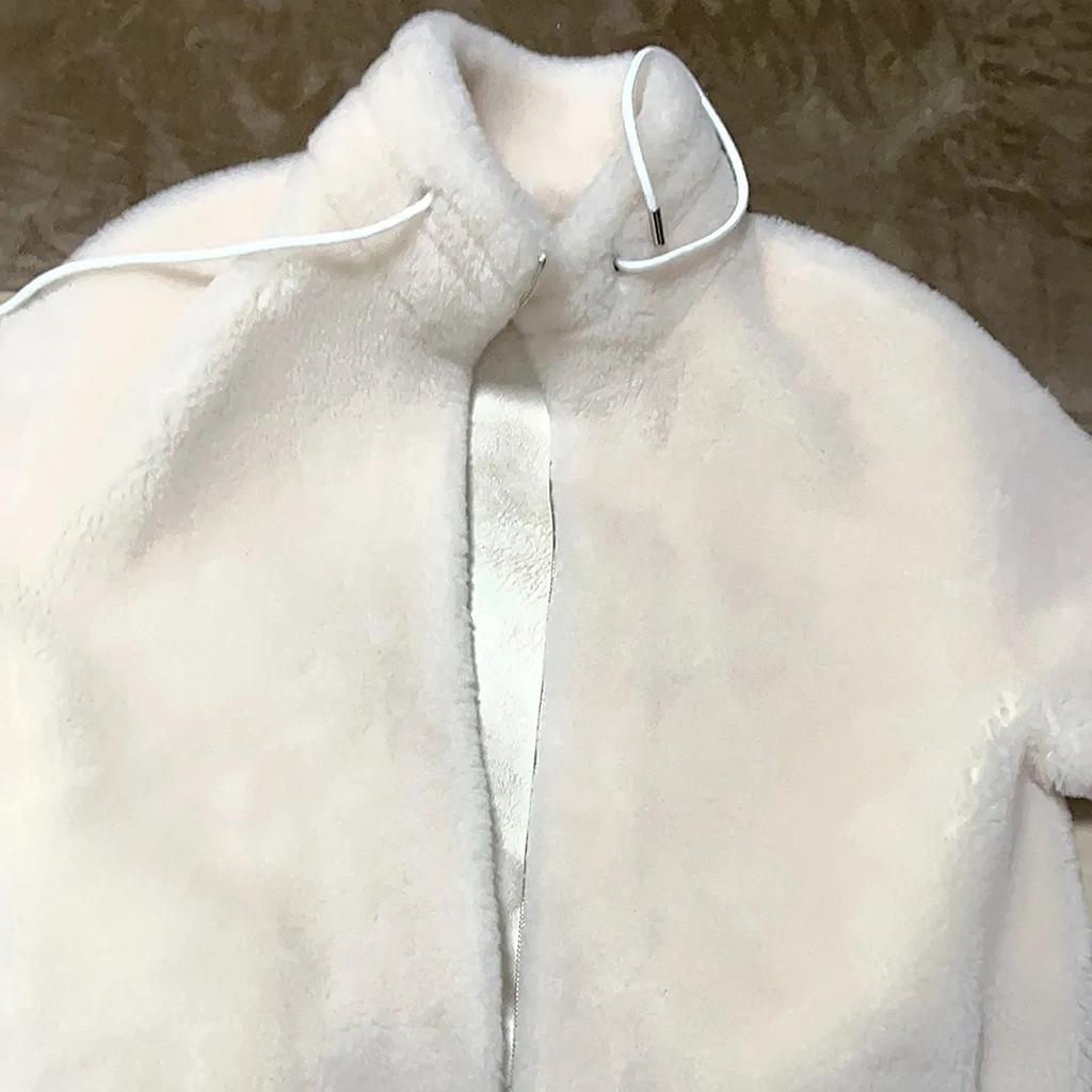 Fashionable Winter Coat – Sheepskin Wool Coat with Lamb Fur Clothes