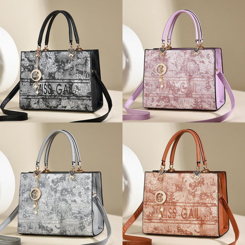 Stylish Large Capacity Pu Handbag For Women Perfect For Daily Use With Elegant Design