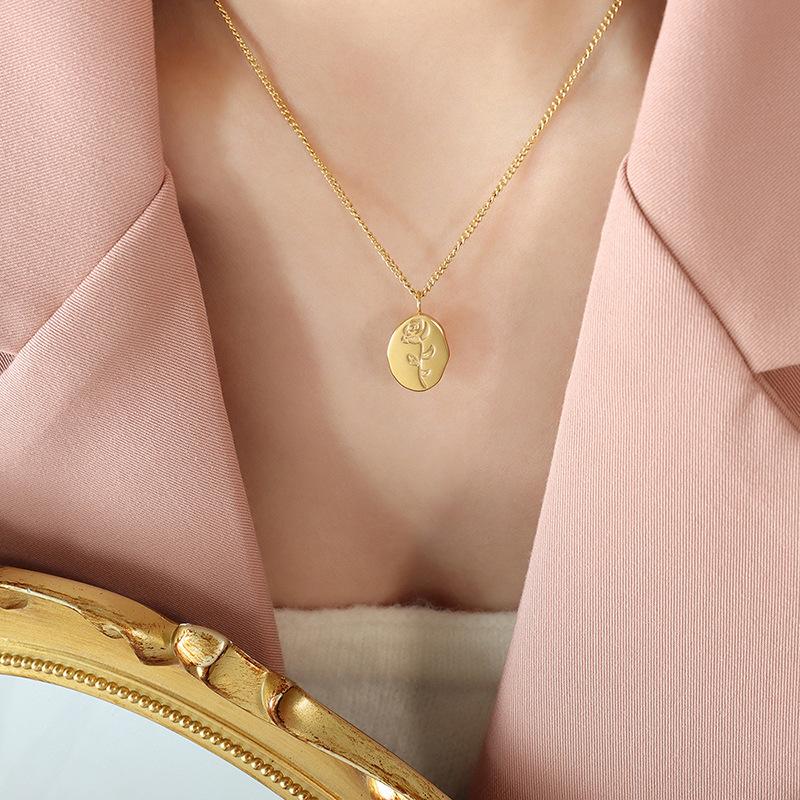 Wind Rose Flower Pendant Necklace Female Niche Design Titanium Steel Plated 18K Gold Collarbone Chain