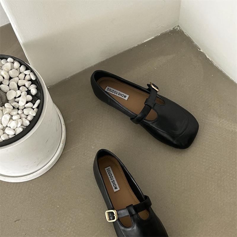 Французские ретро туфли бабушки с квадратным носком 2025 новые туфли Мэри Джейн с Т-образной застежкой темпераментные на плоской подошве маленькие кожаные туфли