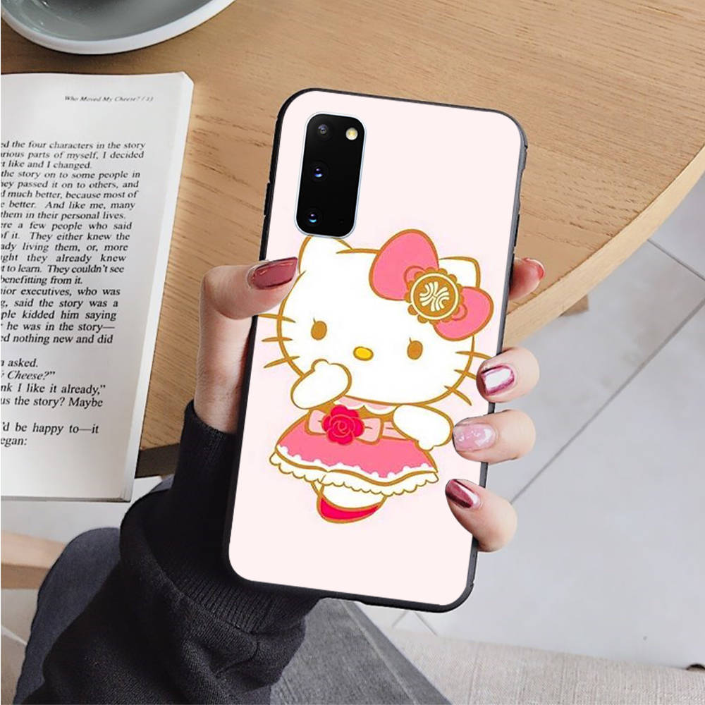 AH38 Прекрасный чехол Hello Kitty Black для iPhone 16 15 Plus 14 13 12 11 Pro 8 7 6S SE 5S X XR XS Max Realme C30 C33 C31 9I Huawei Y8P Y9 Sofe Cover