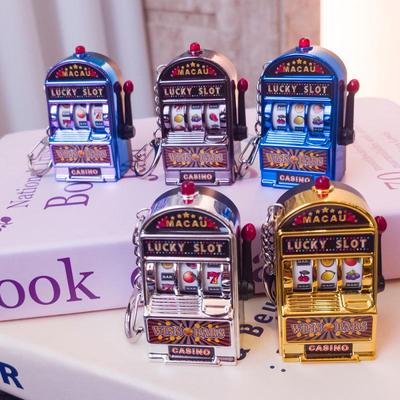 Монетницы, зажимы, брелоки – Брелоки