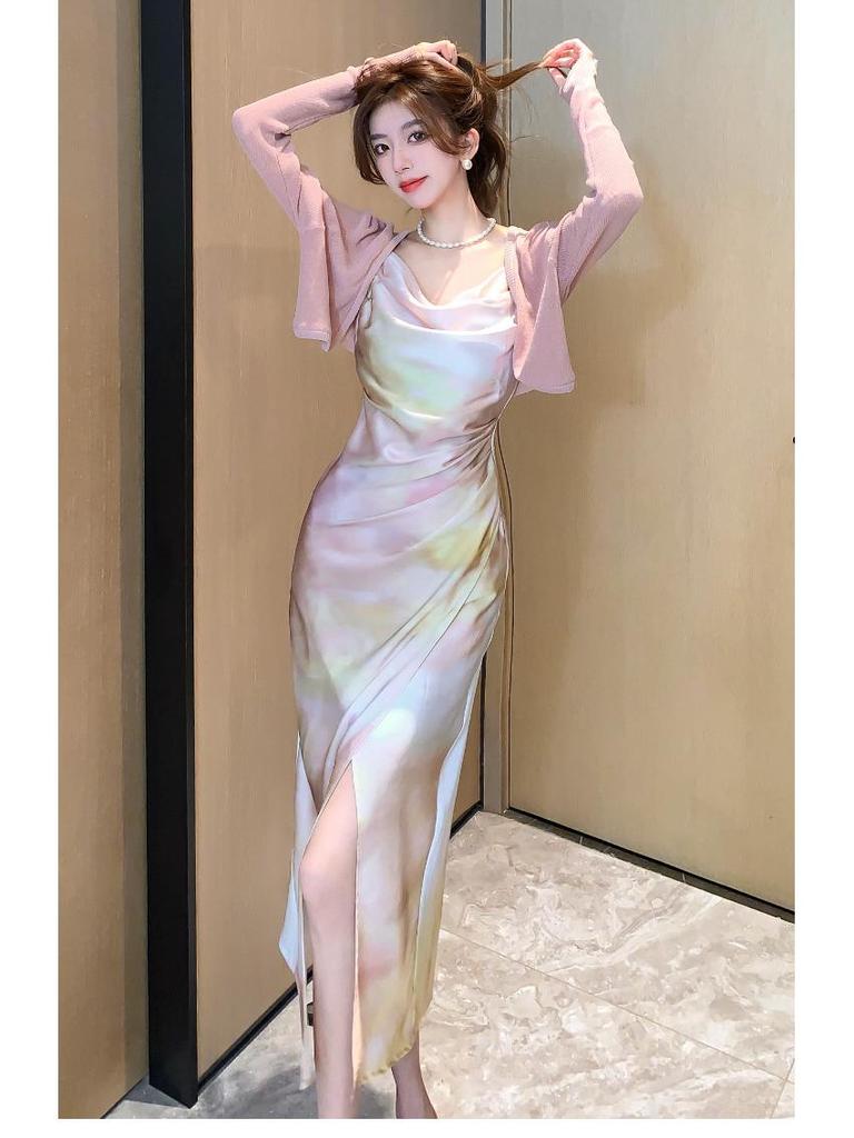 Летнее платье на бретельках-спагетти из сатина с принтом и французским вырезом-хомут в наличии