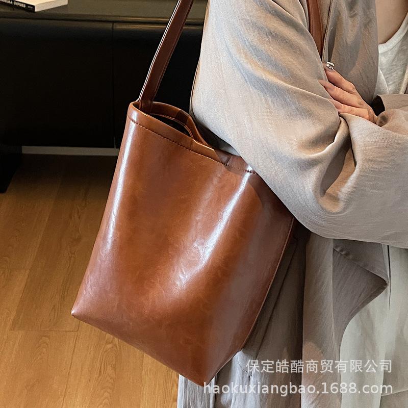 Сумка премиум-класса, нишевая, женская, осень-зима 2025, новая, ретро, универсальная, на плечо, сумка-мессенджер, повседневная и взрывная сумка-ведро