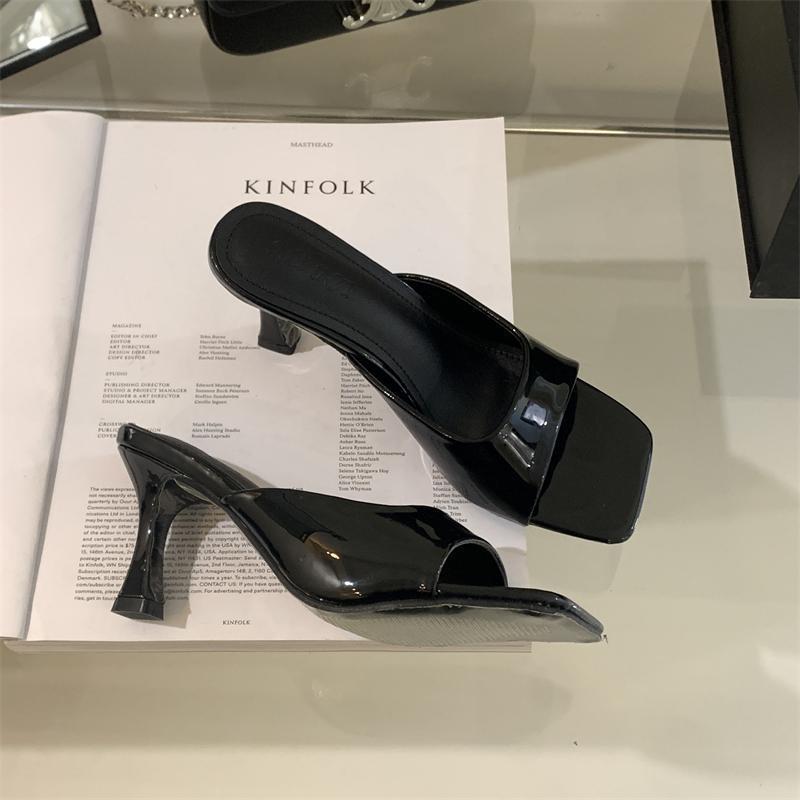 High Heels Women's Summer 2025 New Retro Square Head Stiletto Sandals Niche Design Women's Slippers Outside