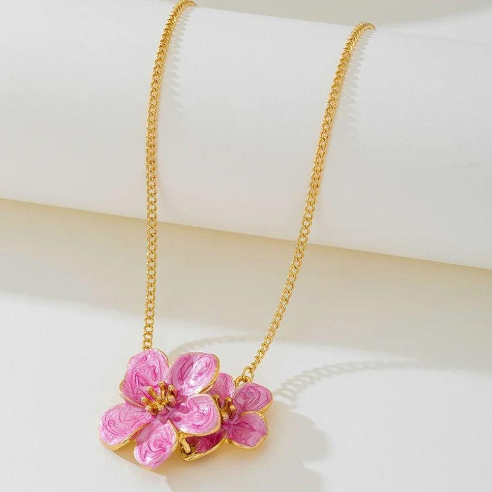 Petal Design Clavicle Chain Exquisite Craftsmanship Cherry Blossom Pendant Necklace Wedding