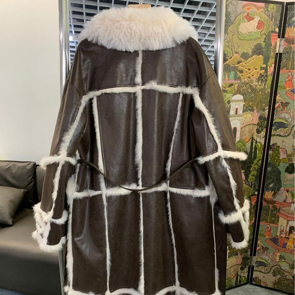 Новый мех интегрирован и удлинен, а популярный вариант сохраняет тепло и выглядит тонким для женщин крупного телосложения.