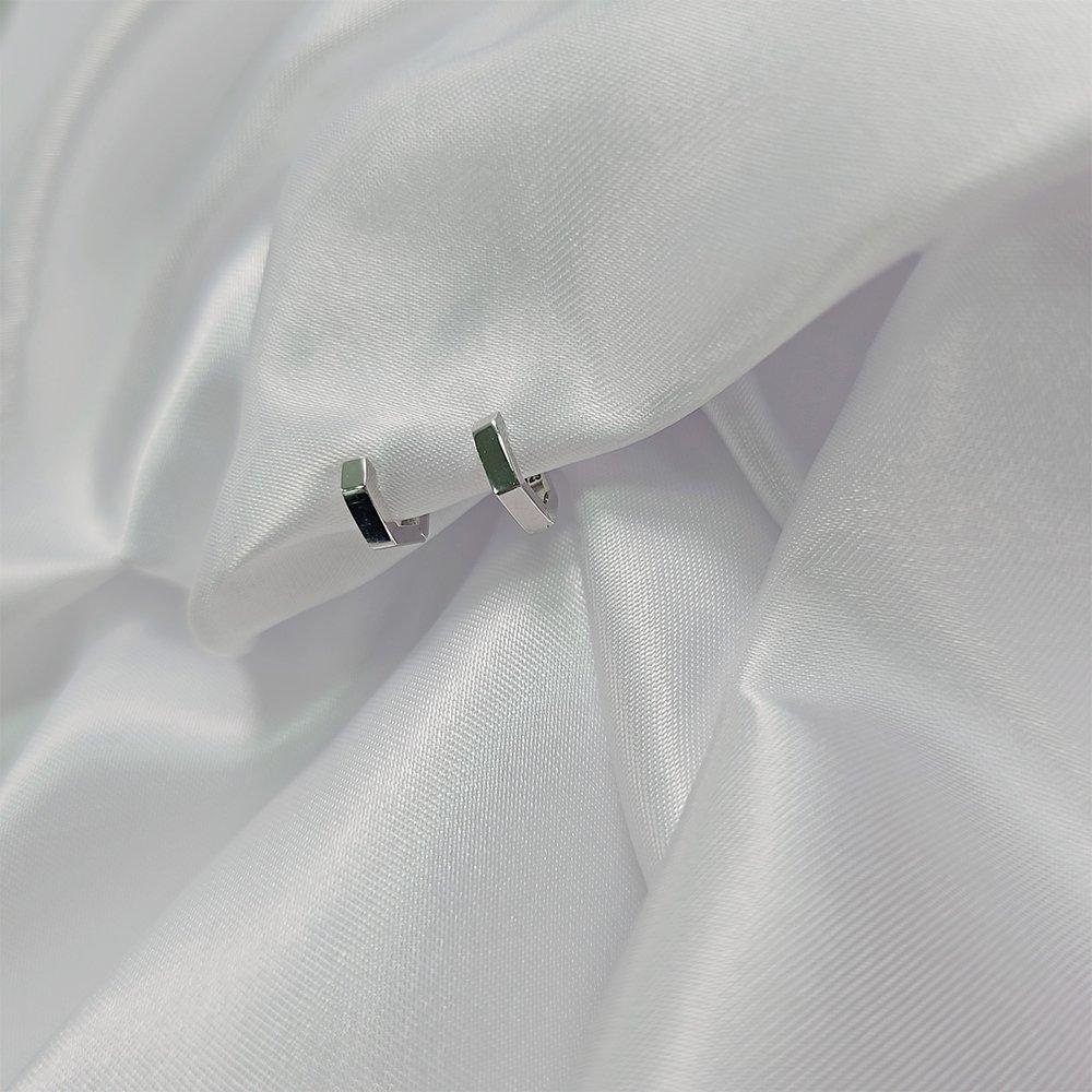 Серебряные современные серьги-гвоздики в форме шестиугольника