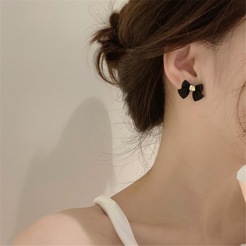 Новое поступление, металлические модные висячие серьги с черным бантом для женщин и студентов, модные металлические вечерние Pendiente, предотвращающие аллергию