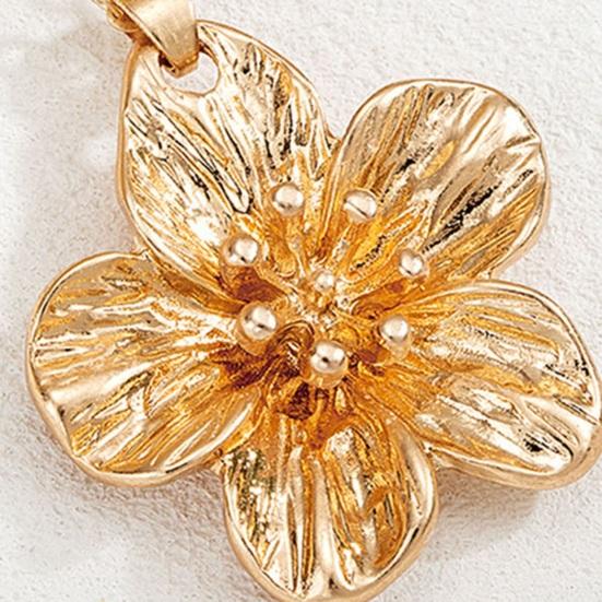 Цветочное ожерелье для женщин Металлическое ожерелье с подвеской в виде цветка Гипоаллергенные украшения для свадеб