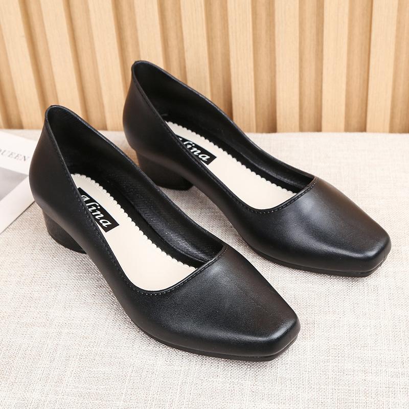 Корейская версия Baotou сандалии на каблуке с уклоном для женщин летом, толстый каблук, квадратный носок, неглубокий носок, уличные повседневные мягкие подошвы одинарные туфли