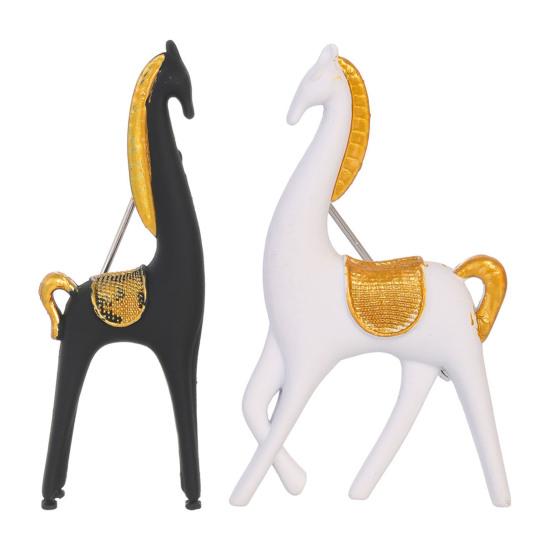 Minimalist Horse Brooch White Black Alloy Horse Lapel Pin Decorative Artistic Brooch Pin Outfit Accessory Gift for Men And Women