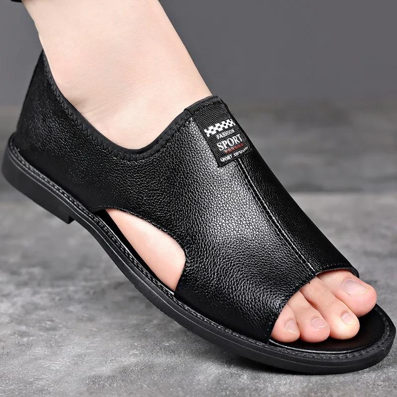 Модные мужские сандалии на плоской подошве из полой кожи, летние новые дизайнерские повседневные мужские сандалии для вождения на открытом воздухе, пляжные мужские сандалии