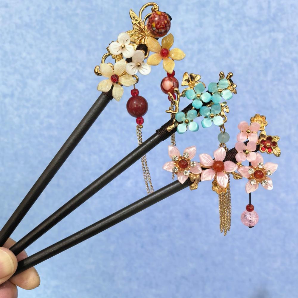 Chinese Style Flower Hairpin Bridal Wooden Tassel Hair Sticks Retro Floral Hair Chopsticks for Women Bun Updo Hair Accessories