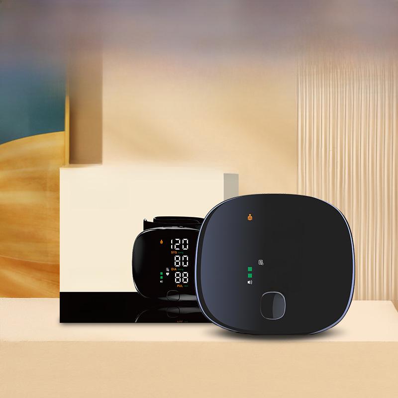 Высокоточный портативный тонометр на запястье для домашнего использования. Медицинское устройство для мониторинга здоровья.