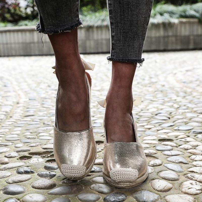 Модные женские босоножки на танкетке, новые летние туфли ручной работы на высоком каблуке с бантом, бандажные тапочки большого размера с закрытым носком, пляжные тапочки