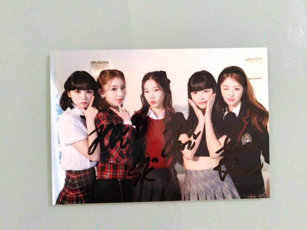 [Б/У] Распродано...Фото размера L с автографом Люцерафима...3