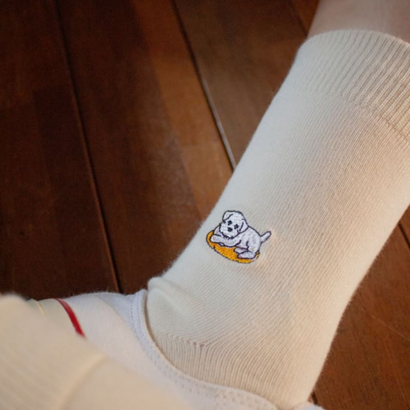 SNOOZY Maltese Puppy Embroidered Socks (Beige)