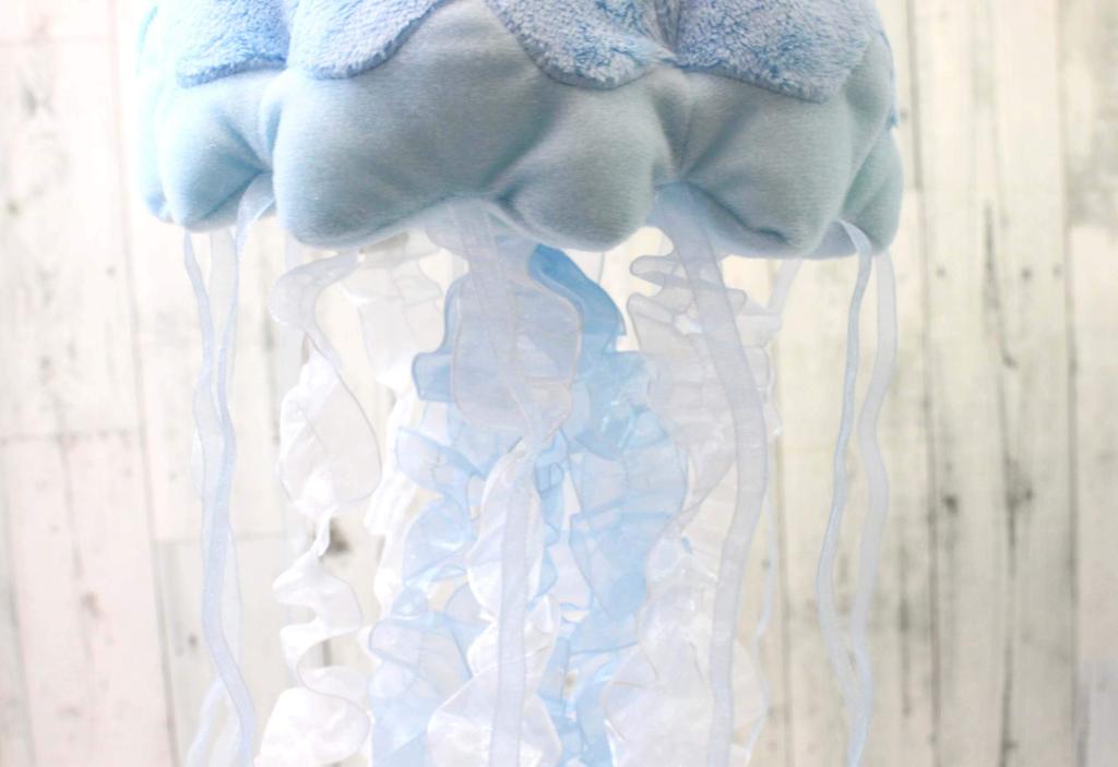 Медуза Средний Голубой