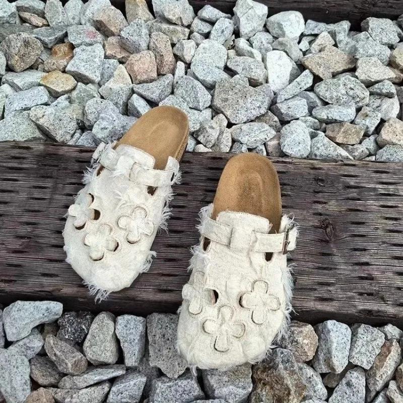 Hot Selling Women's Shoes 2024 Summer High Quality Solid Color Low Heel Home Ladies Slippers Suede Buckle Toe Ladies Slippers