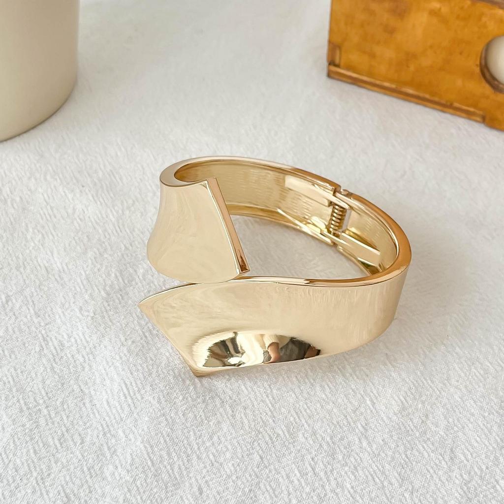 Браслет-манжета с переплетающимися кольцами - Европейский и американский дизайн в стиле легкой роскоши для женщин