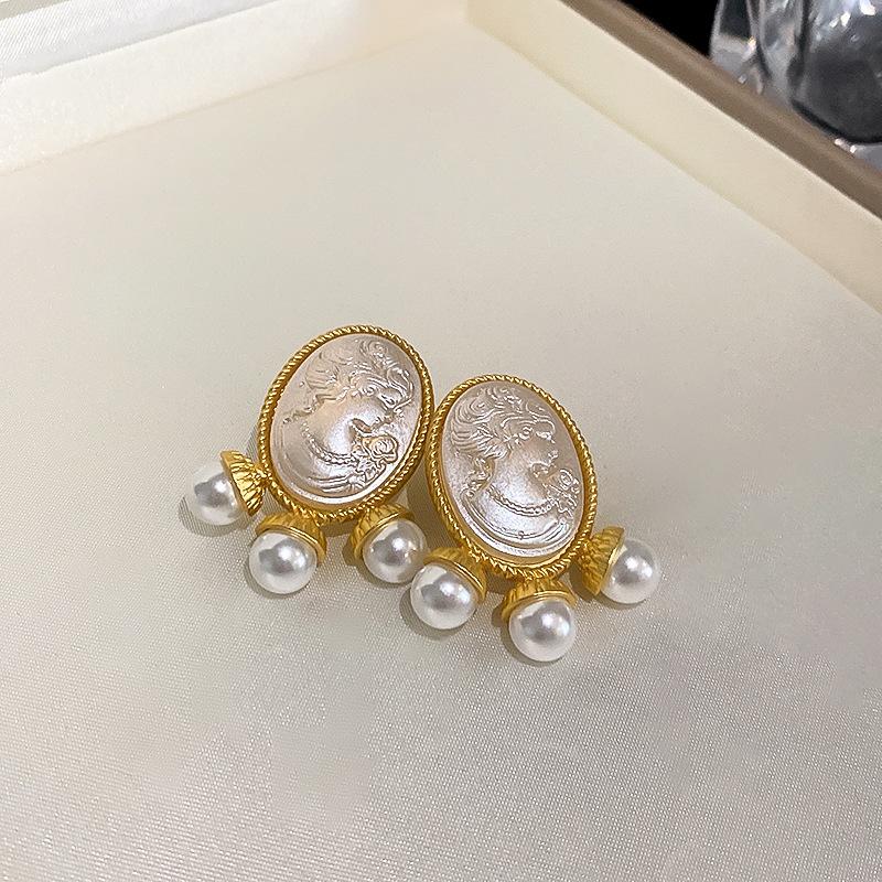 Винтажное женское колье в стиле барокко с круглым портретом-рельефом, жемчужное, чокер, дворцовый классический дизайн, цепочки