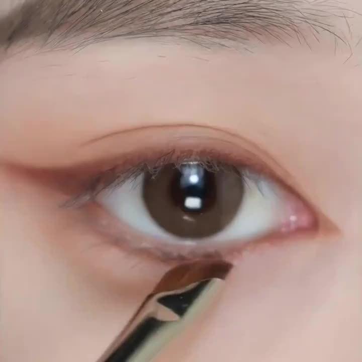 Набор из 1 предмета: фарфорово-белый карандаш для подводки глаз с точным углом и кисть для бровей - нейлоновая кисть, без отдушки