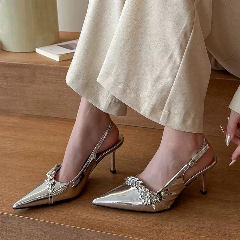 Мода 2025 Летняя Мода Кристальные Туфли-Лодочки на Высоком Каблуке Женские С Острым Носком Тонкий Каблук Вечерние Туфли Женские Лакированная Кожа Ремешок с Пряжкой Сандалии