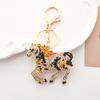 Подвеска для ключей Сверкающие стразы Дизайн лошади Металлическое кольцо для ключей Декоративный держатель для ключей Друзья