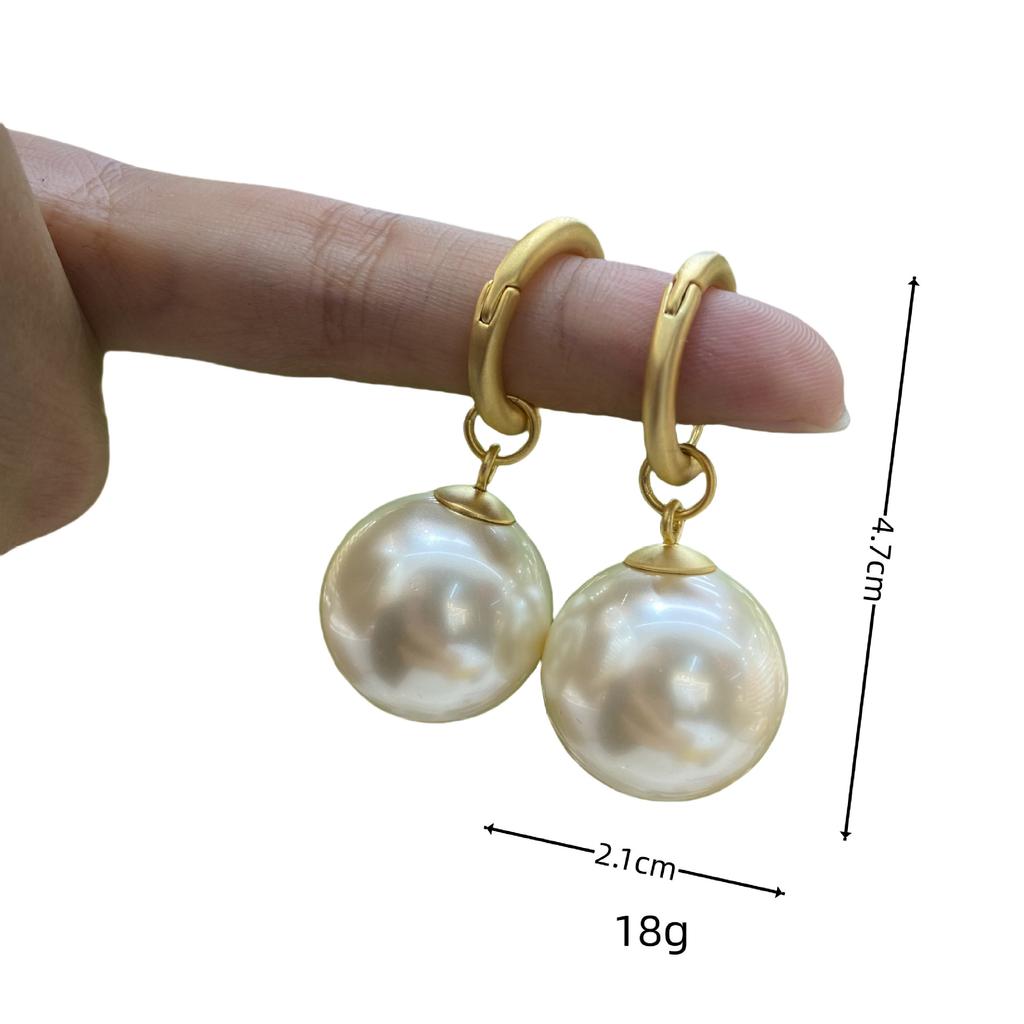 Простые ретро серьги с большой жемчужиной и пряжкой, легкие роскошные серьги высокого класса, женские серьги-гвоздики с нишевым дизайном