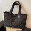 New Niche Design Large Capacity Down Tote Bag Fashionable Commuter Shoulder Bag Handbag Versatile Trendy