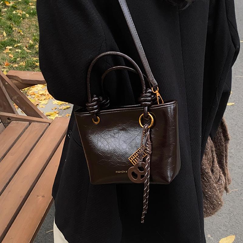 Bucket Bag New Crossbody Bag Women's Bag Fashionable Autumn and Winter Bag Hand-up Upgraded Sense Commuting Bag