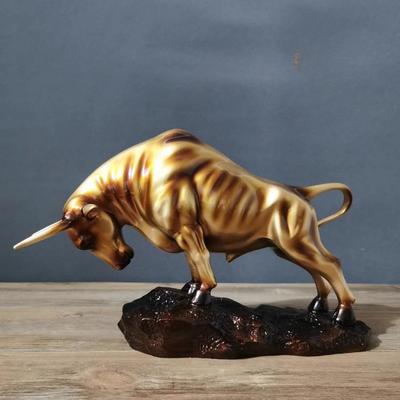 Смола Ручная работа Реалистичная Фигурка Скульптура Золотой Бык Фигурка Статуя Быка Крупный Рогатый Скот Корова Декоративные Фигурки Украшение для Дома