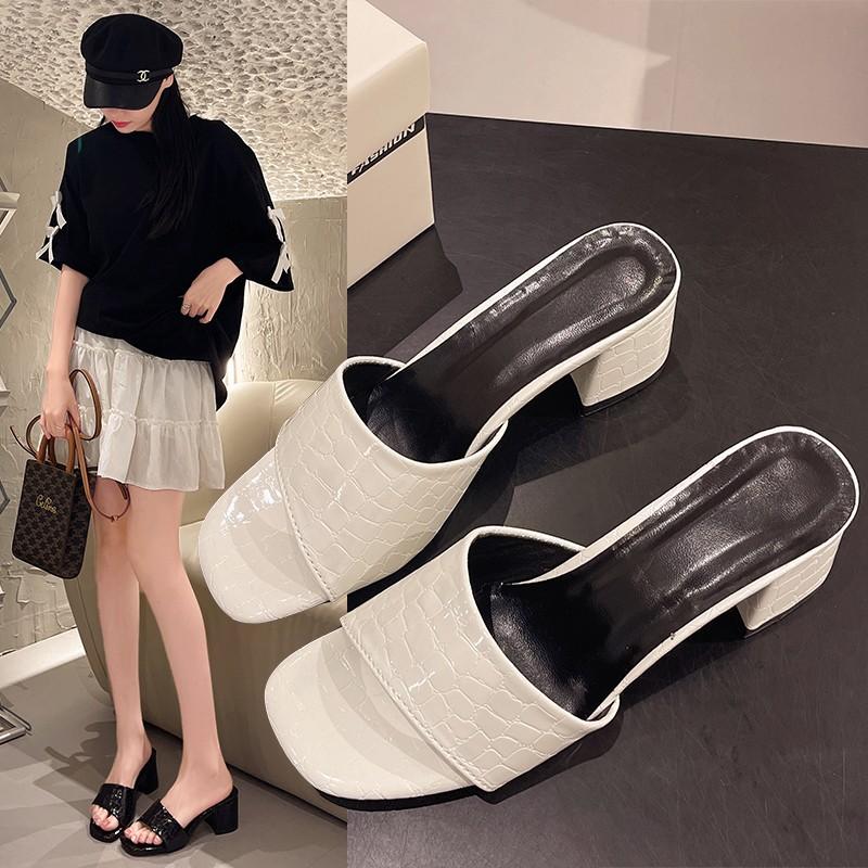 Korean Version of Square-headed Open-toed Slippers Women's Shoes 2024 New French Niche Fashion Sandals Women's Summer Wear