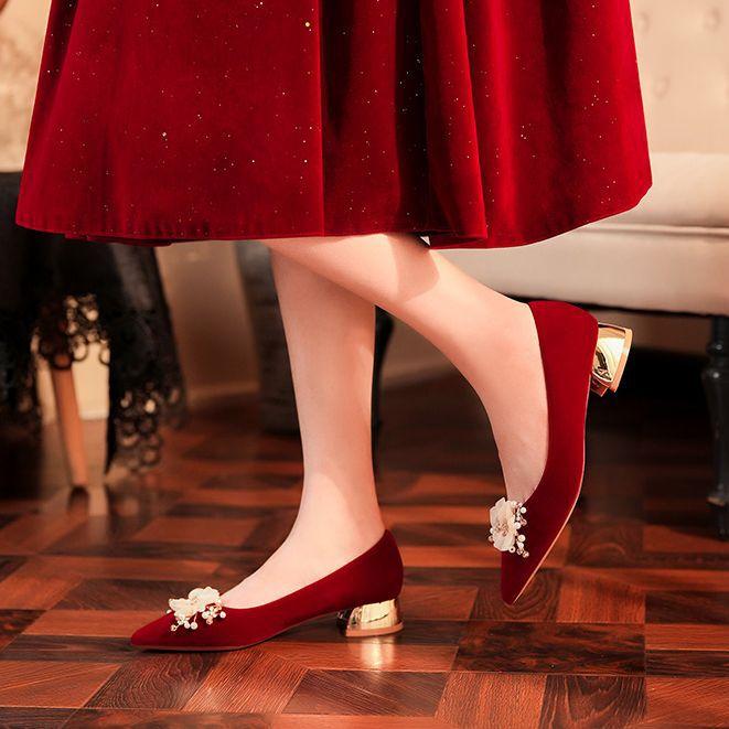 Туфли на низком каблуке из замши с острым носком красного цвета на высоком каблуке удобные женские туфли для торжественных случаев свадебные туфли банкетные туфли