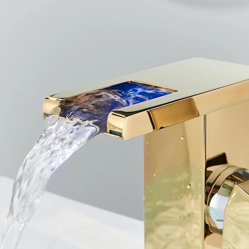 Смеситель с LED подсветкой для раковины в ванной, латунный, с изливом-водопадом, однорычажный, для установки на борт раковины